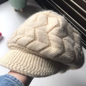 Brimmed winter hat